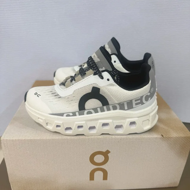 On Sneakers Cloudmonster product detail image 10