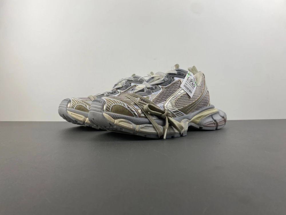 Balenciaga Sneakers Chunky Lace-Up — Ashy beige