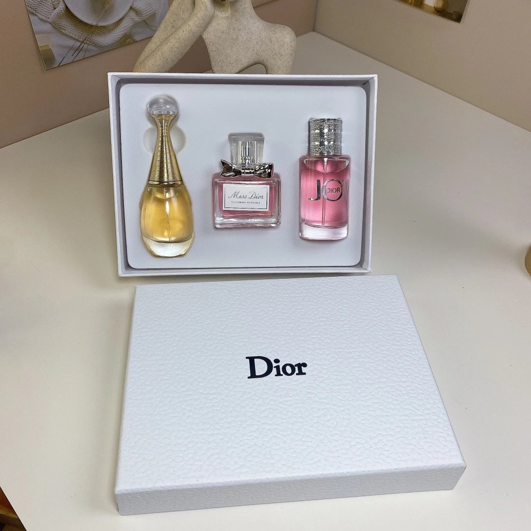 Dior set QC photos