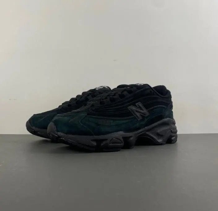 New Balance Sneakers Low-Top Lace-Up — Black