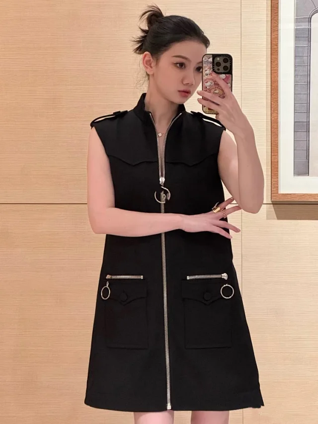 Unbranded Dresses Sleeveless Stand-Collar Zip-Front Utility Dress with Cargo Pockets product detail image 3