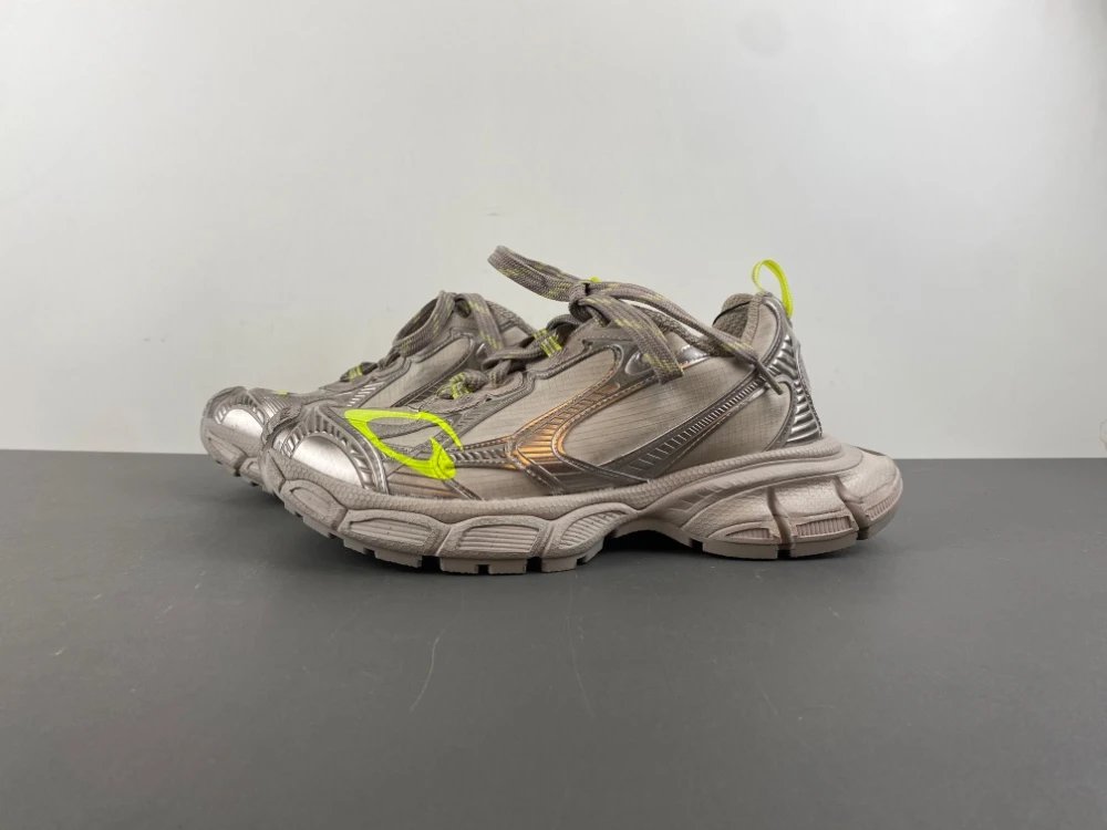 Balenciaga Sneakers Chunky Lace-Up — Cocoa brown fluorescent green