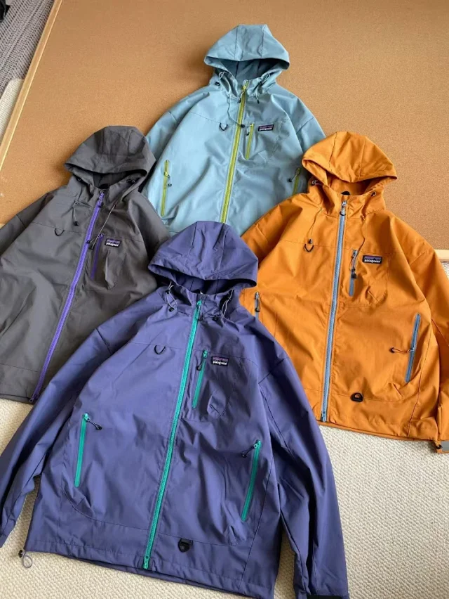 Patagonia Jackets Hooded contrast-zip shell jacket product detail image 1