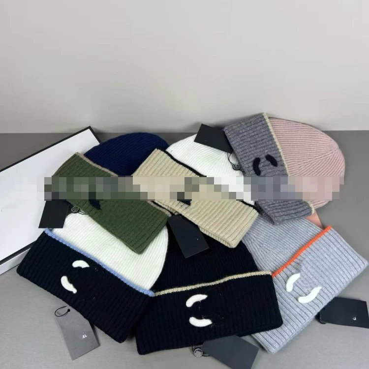 Uniqlo x Anya Hindmarch Heattech Knitted Beanie - 007455