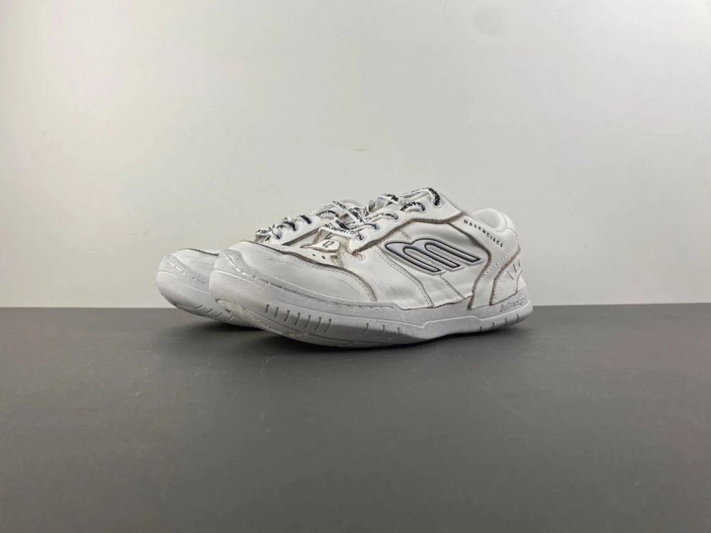 Balenciaga Sneakers Chunky Lace-Up — All white and black