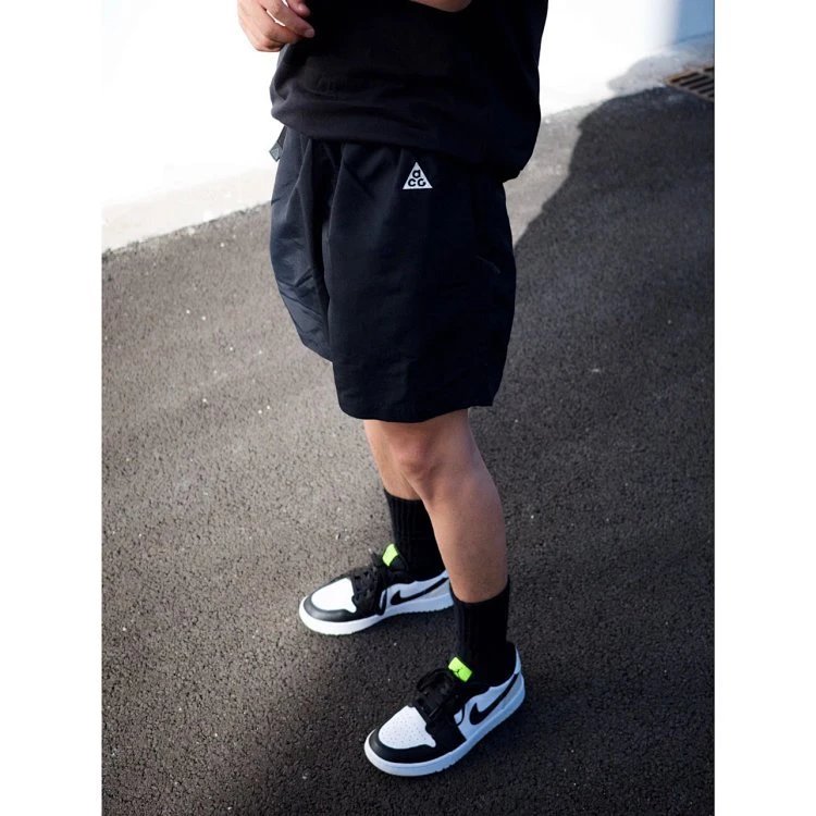 Nike Shorts ACG outdoor with elastic waistband and webbing belt image 4