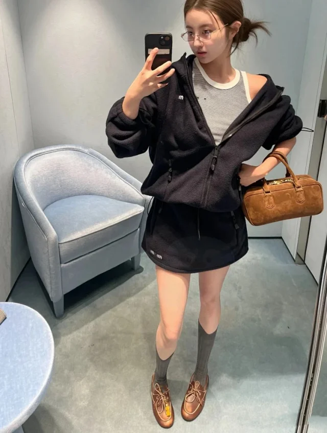 Unbranded Fleece zip-front hoodie, vest and skirt set product detail image 3