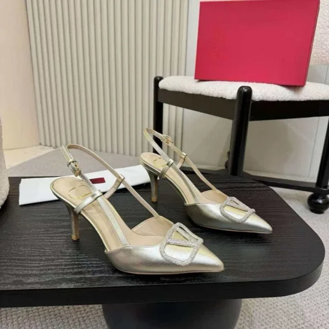 Valentino Garavani High Heels Pointed-Toe Slingback Stiletto with VLogo Buckle product detail image 5
