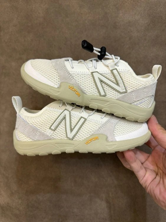New Balance Sneakers MT10 wide-fit mesh image 10