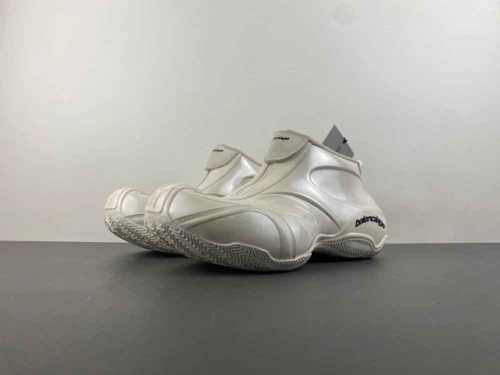 Balenciaga Sneakers Chunky Lace-Up — White basketball shoes
