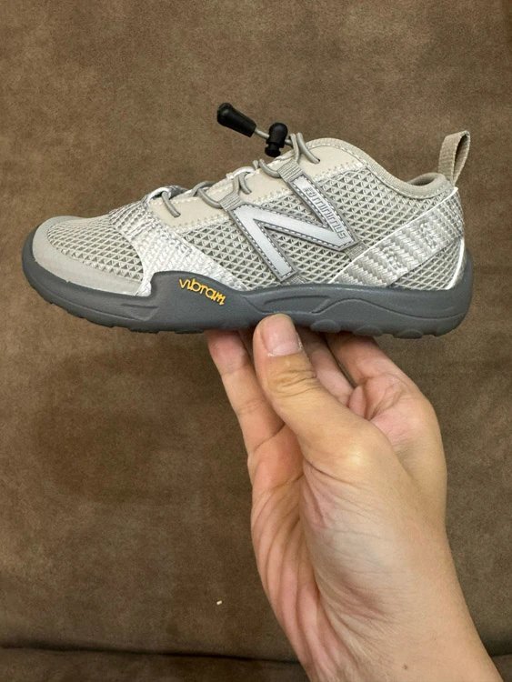 New Balance Sneakers MT10 wide-fit mesh — Silver gray