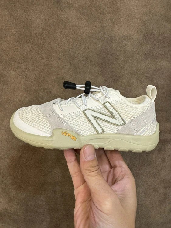 New Balance Sneakers MT10 wide-fit mesh — Beige