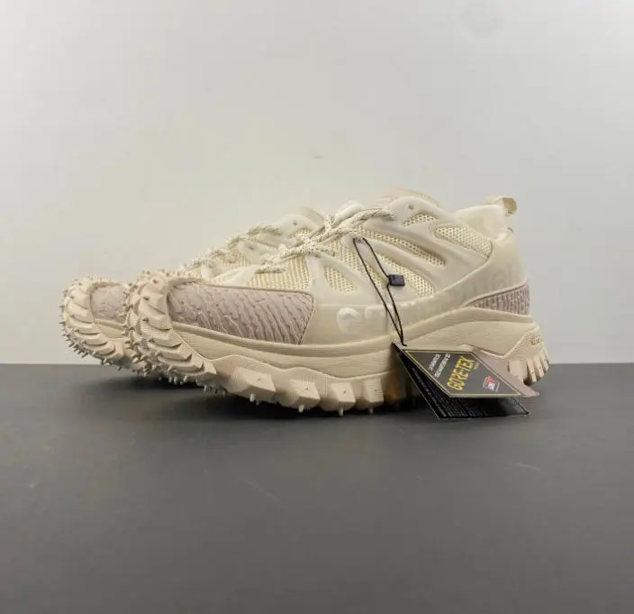 Balenciaga Triple S 