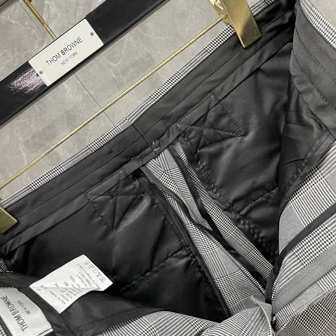 Thom Browne Suits Grey checked two-button suit with striped lining image 6