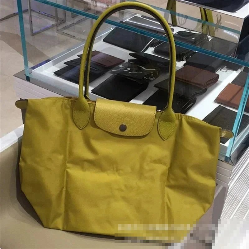 P19 Anniversary Yellow