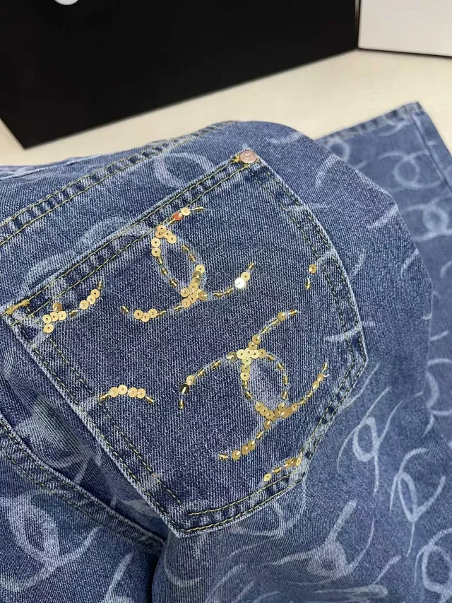 Chanel Jeans Interlocking CC Monogram Wide-Leg product detail image 4
