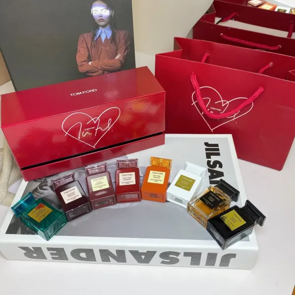 Tom Ford Mini Perfume Collection Set Electric Cherry, Soleil Blanc, Cherry Smoke, Ébène Fumé Perfume - 4