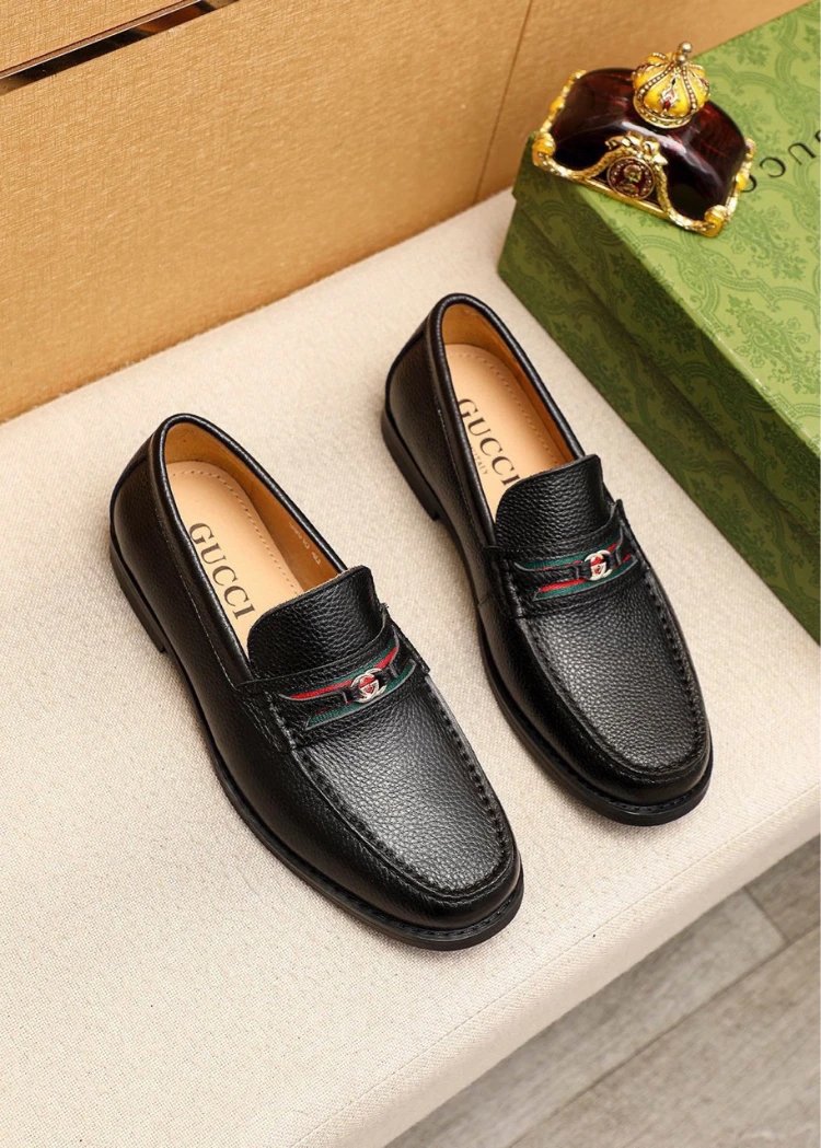 Gucci Leather Shoes loafers with horsebit or web stripe detail — 2