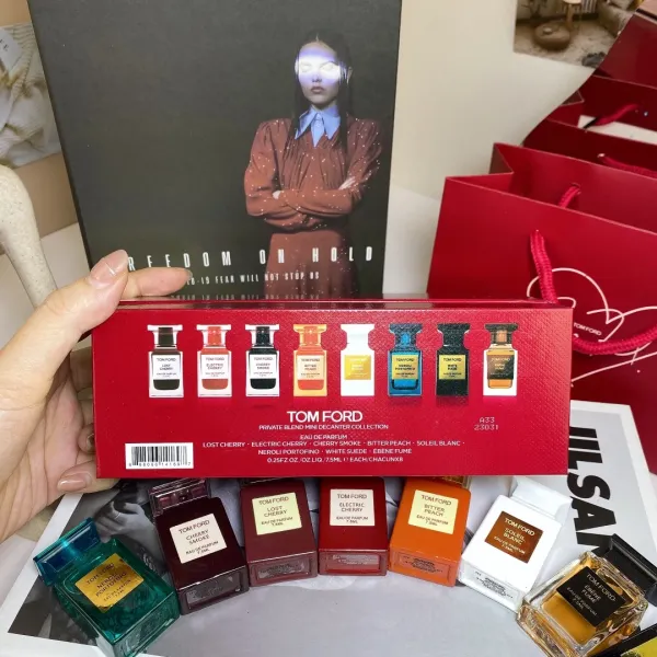 Tom Ford Mini Perfume Collection Set Electric Cherry, Soleil Blanc, Cherry Smoke, Ébène Fumé Perfume - 5