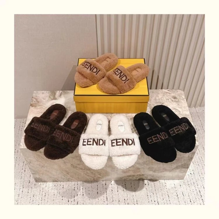 Fendi EENDI Logo Slippers