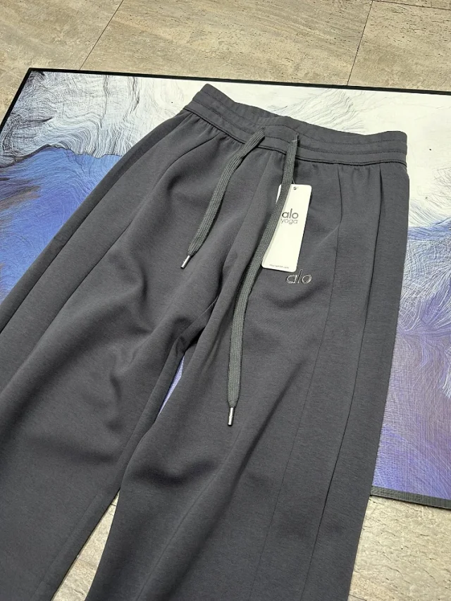Alo Trousers Wide-Leg Drawstring Pants product detail image 5