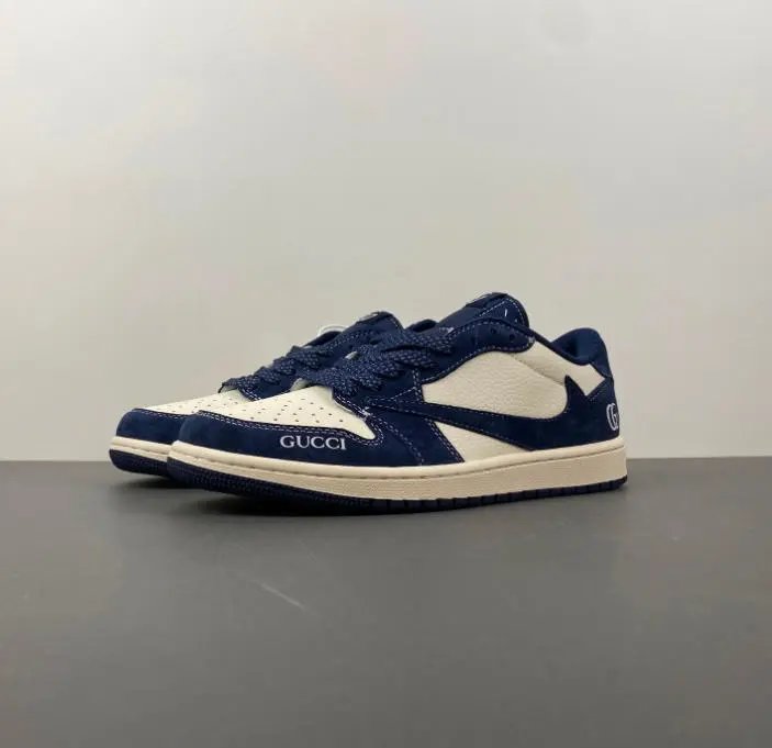 Nike Sneakers Low-Top Reverse-Swoosh — Beige and navy blue