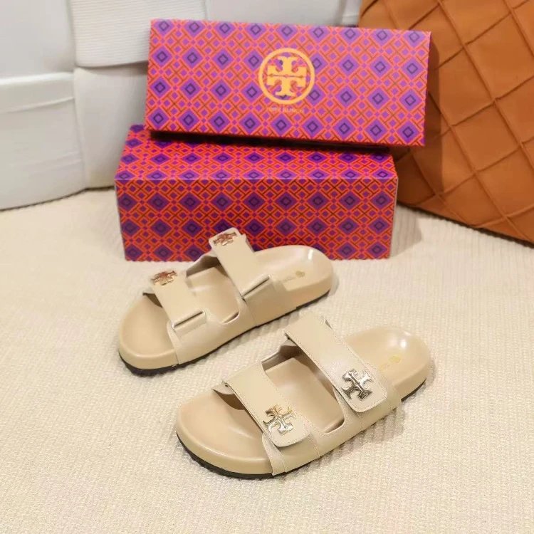 Apricot color