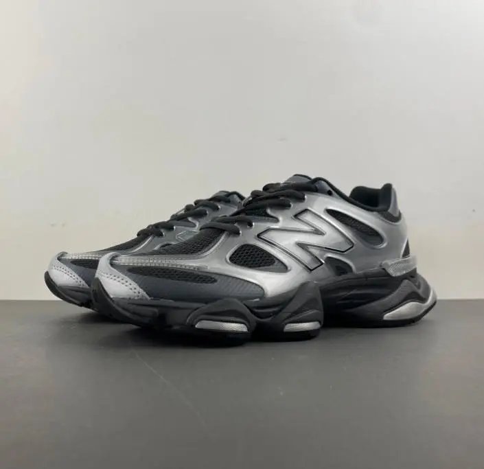 New Balance Sneakers Low-Top Lace-Up — Black silver color