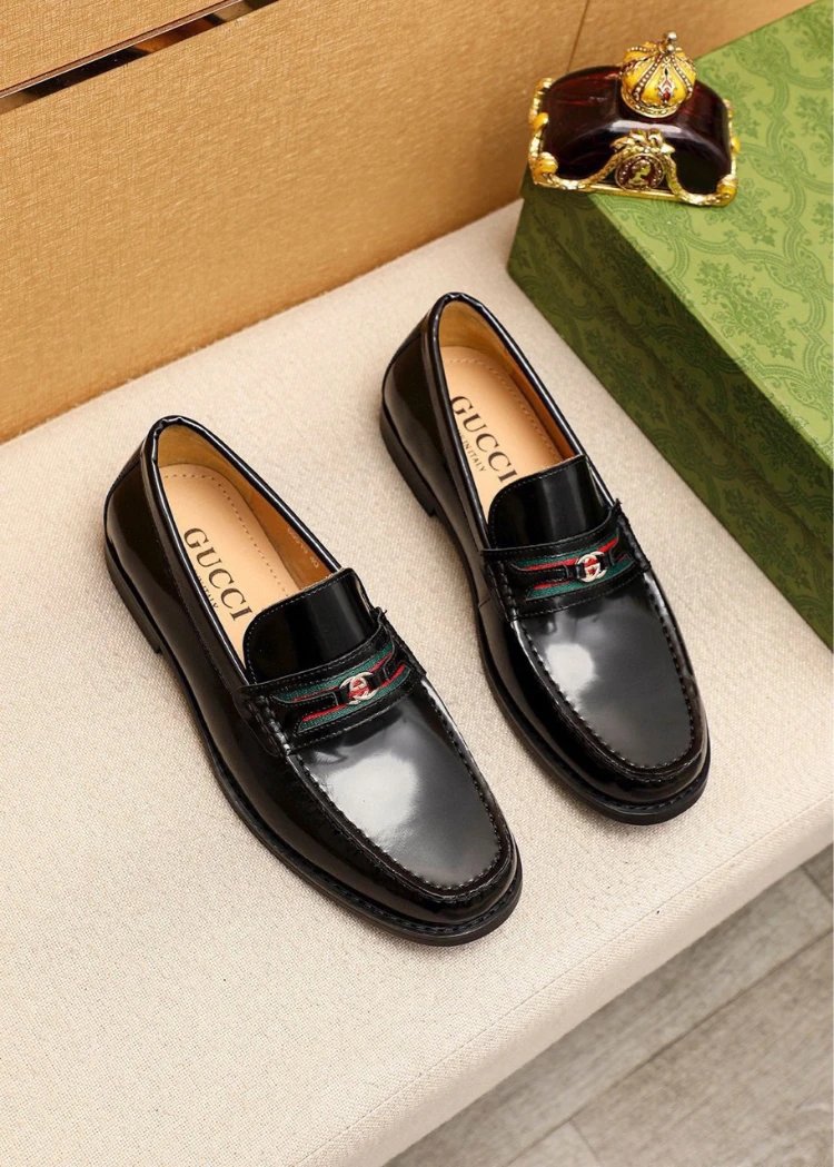 Gucci Leather Shoes loafers with horsebit or web stripe detail — 1