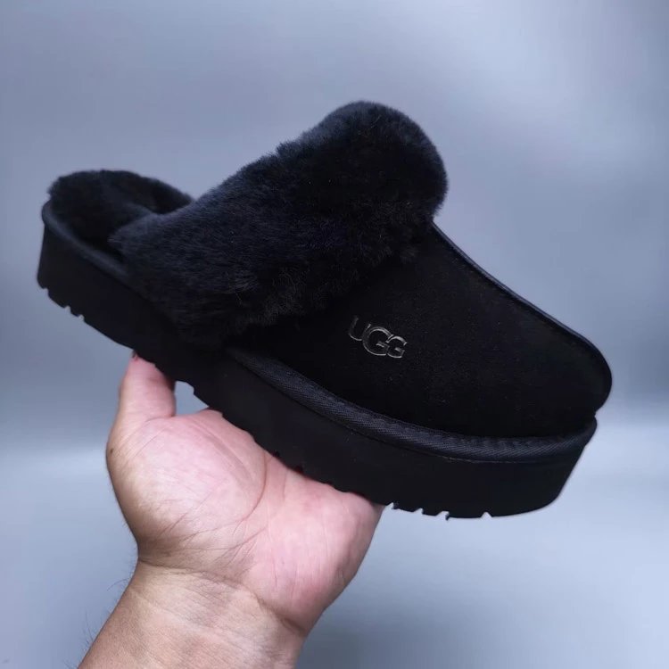 UGG Cozy Black Slipp
