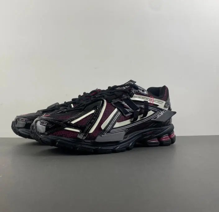 New Balance Sneakers Low-Top Lace-Up — black powder white
