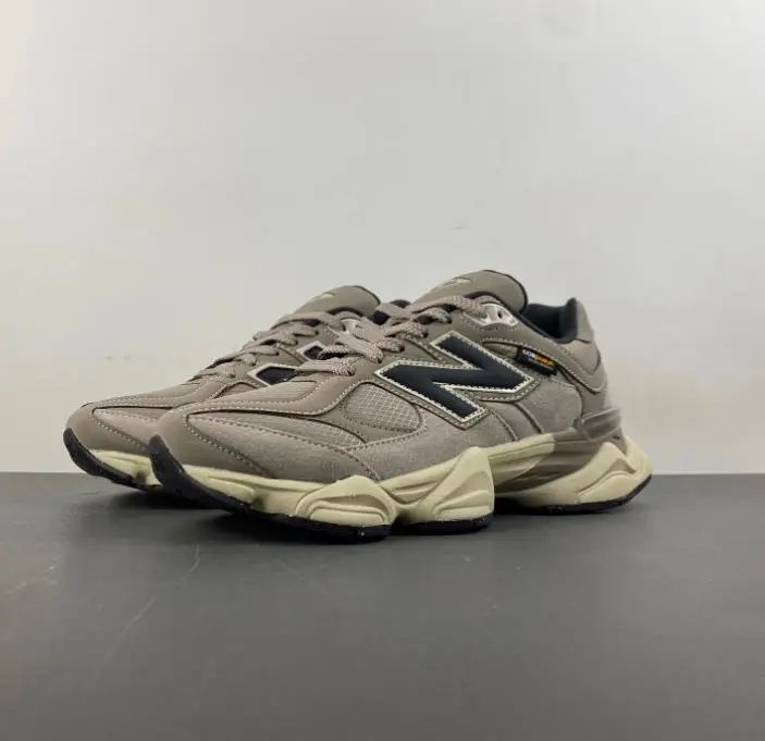 New Balance Sneakers Low-Top Lace-Up — Apricot black
