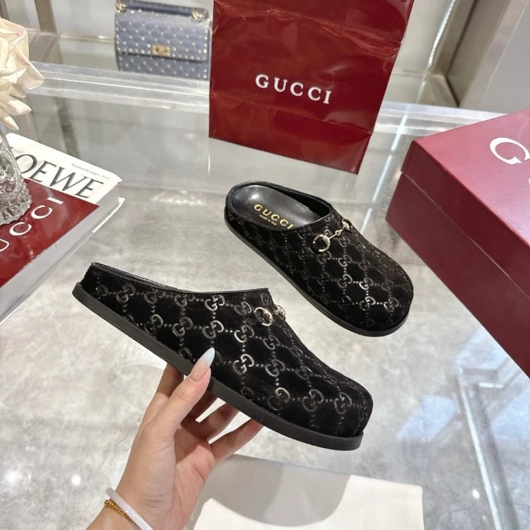 Gucci Slippers GG Monogram Horsebit Closed-Toe Mules — Figure 1