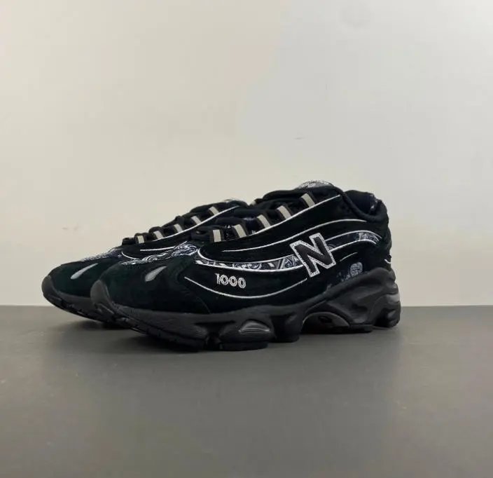 New Balance Sneakers Low-Top Lace-Up — Black and white letter color