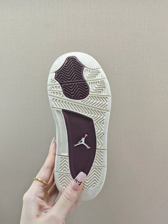 Nike Sneakers Kids' low-top sneaker with molded side overlays image 7