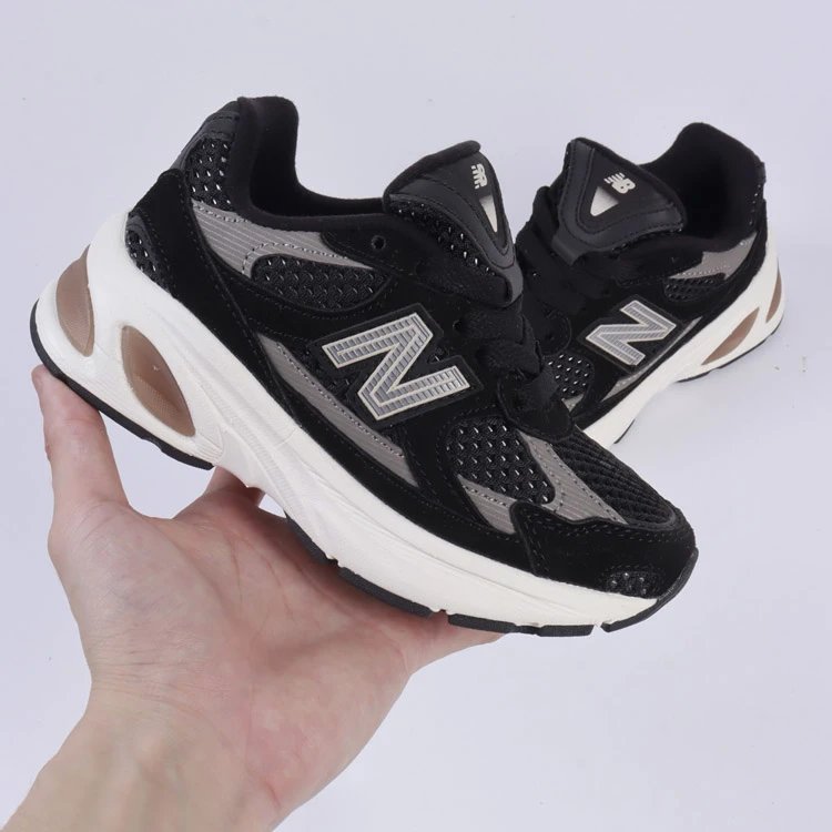 New Balance Sneakers NB2010 Kids' Low-Top — Black and gray