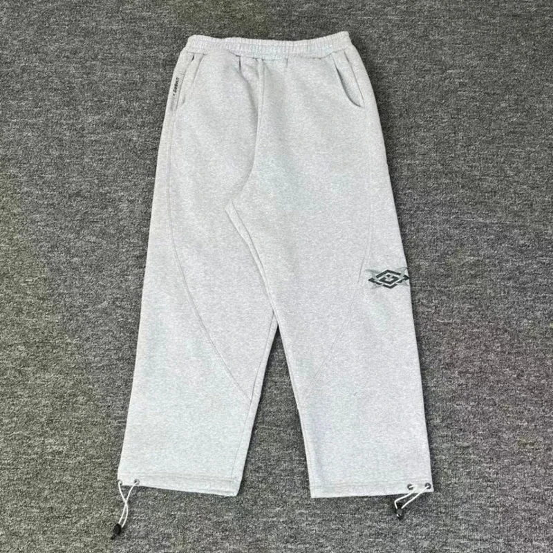 Umbro's tech-style athletic sweatpants are a popular item from the brand, blending classic elements with street trends.