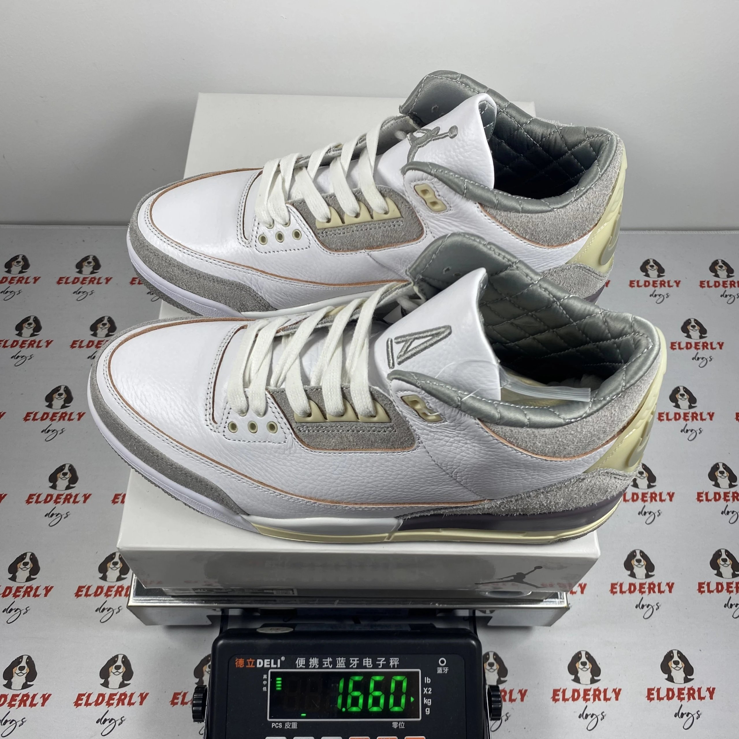 DH3434-110 White Grey Collaboration (40.5-48.5)