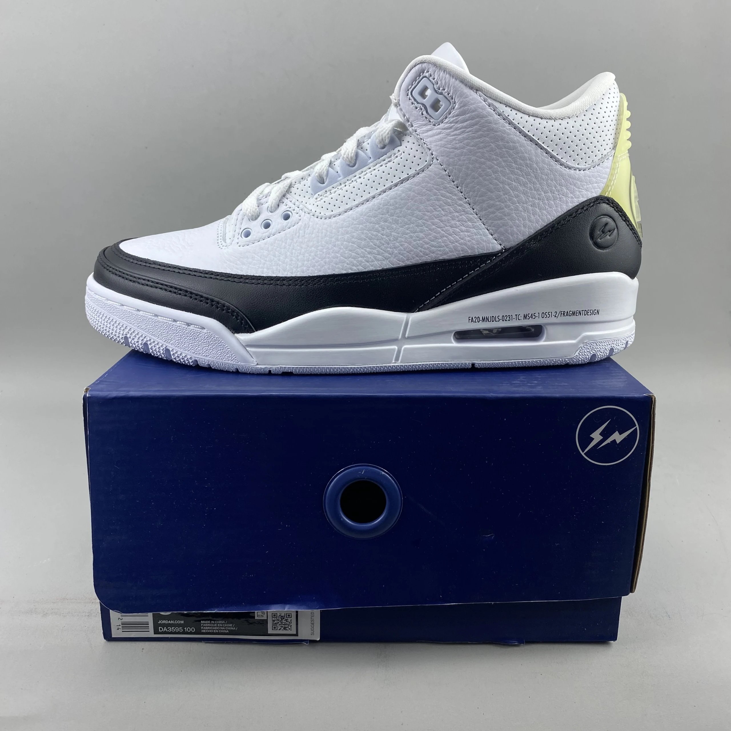 DA3595 100/Hiroshi Fujiwara White Black