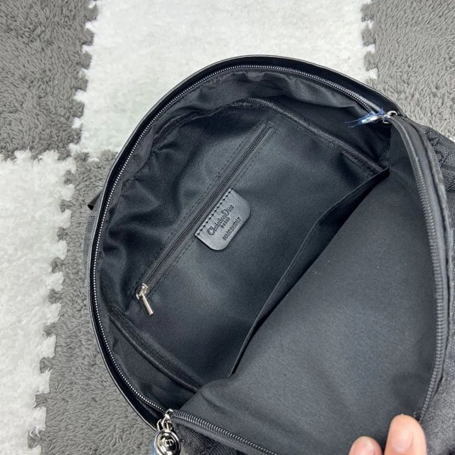 Dior Backpack: seller detail photo 5