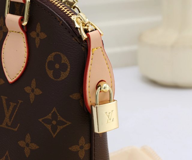 LV Louis Vuitton Handbags: seller detail photo 6