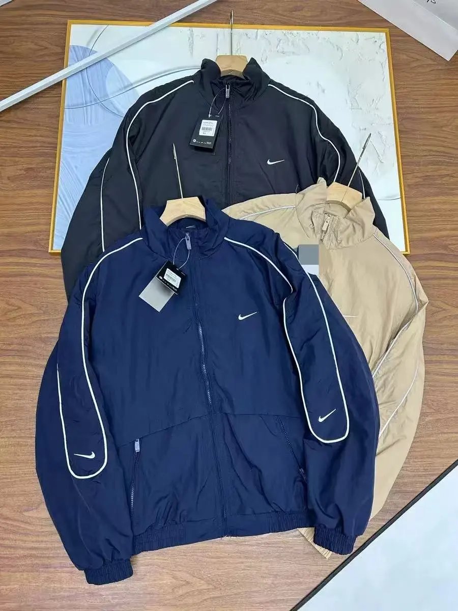 Nike Windbreaker Jacket [37 st
