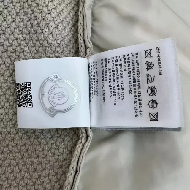 Moncler Down Jackets Puffer product detail image 12