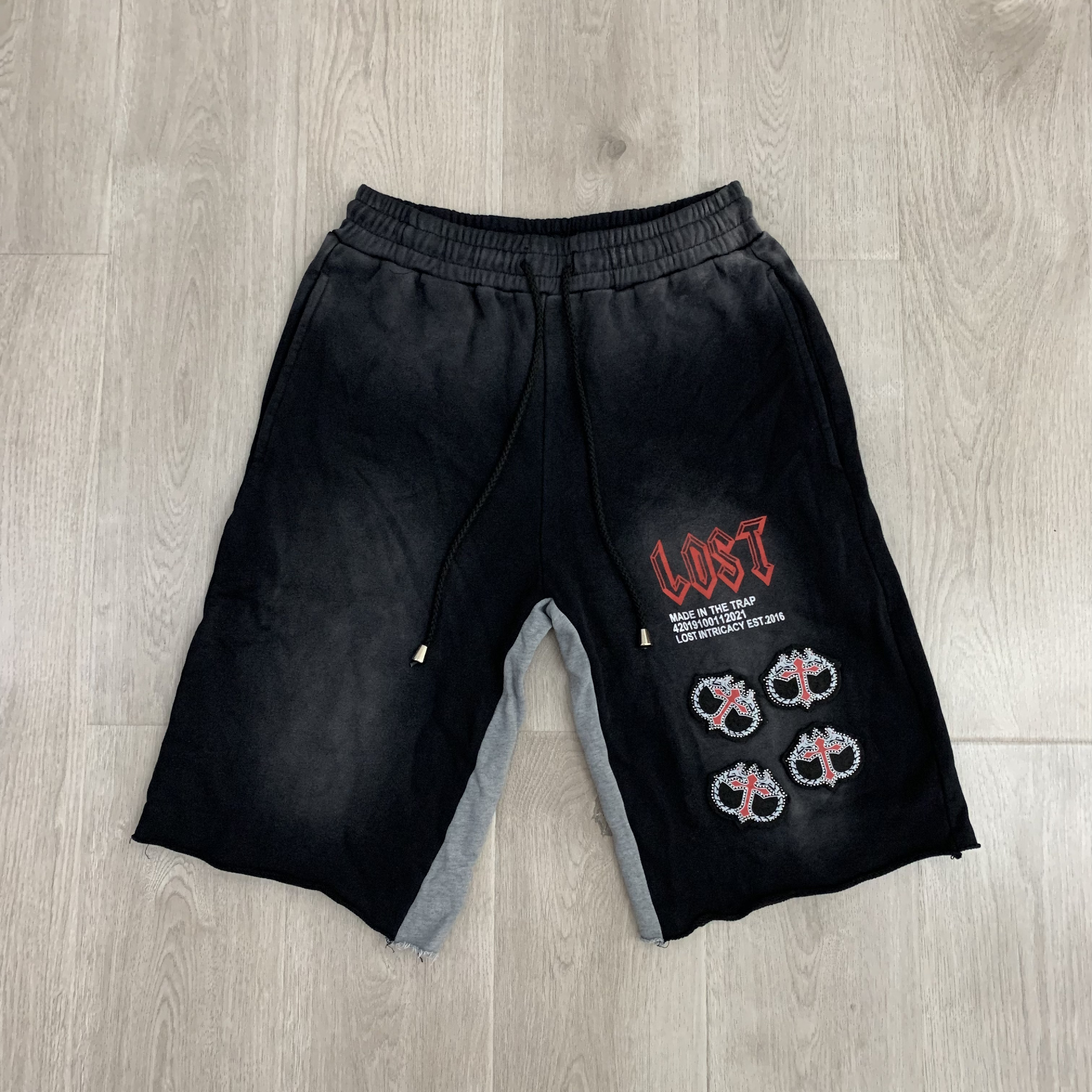 Lost Shorts Graphic raw-hem drawstring image 3