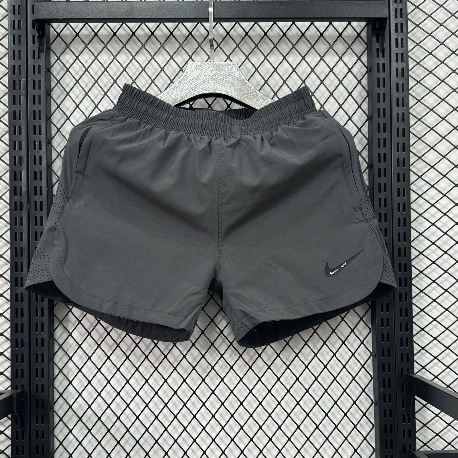 Nike Shorts Double-layer running with zip pockets and reflective graphic print — 8 hooks, double-layered-gray