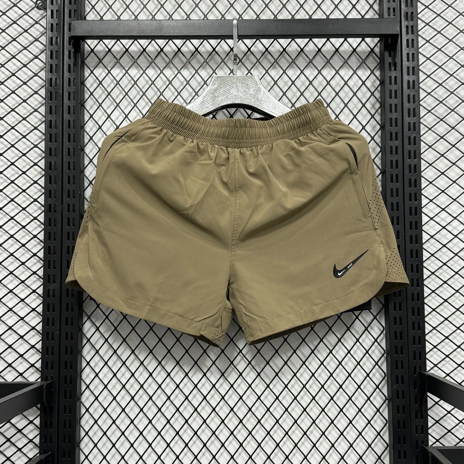 Nike Shorts Double-layer running with zip pockets and reflective graphic print — 9 hooks, double-layered-khaki