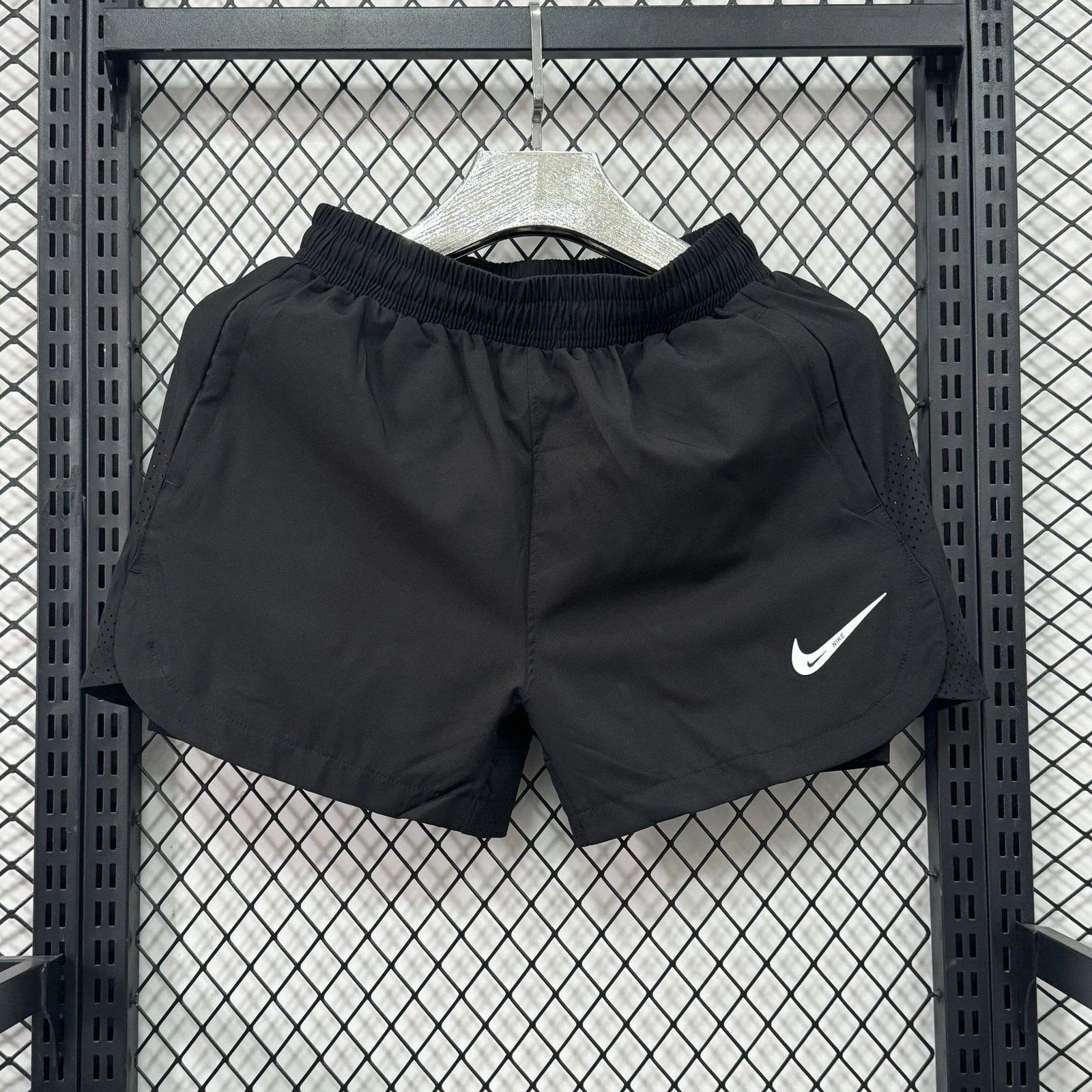 Nike Shorts Double-layer running with zip pockets and reflective graphic print — 7 hooks, double-layered-black