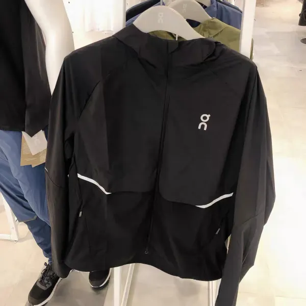 On Running Softshell Hooded Jacket Black Outerwear - 13