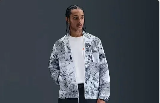 Nike Hooded and stand-collar zip sports jackets product detail image 6