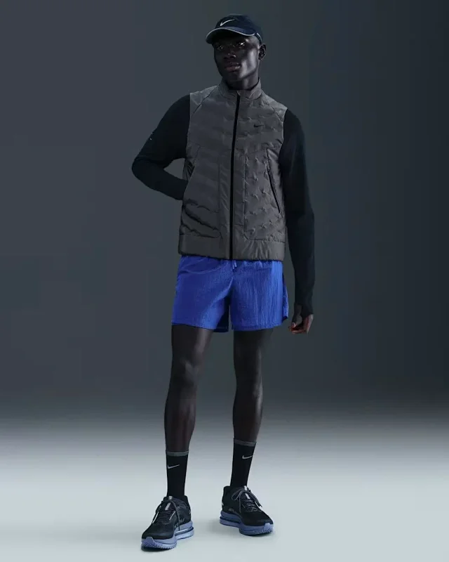Nike Hooded and stand-collar zip sports jackets product detail image 1